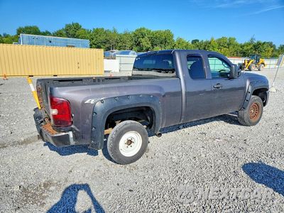 Trzecie zdjęcie samochodu z tyłu: 2011 CHEVROLET SILVERADO K1500 LT VIN:1GCRKSE34BZ130975 - miniatura