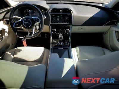 Zdjęcie 8 z 12 samochodu: 2020 JAGUAR XE S VIN:SAJAE4FX6LCP64165 - miniatura