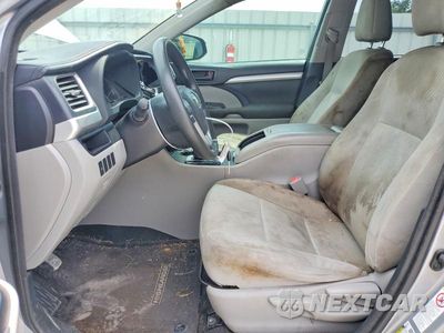 Zdjęcie 7 z 13 samochodu: 2015 TOYOTA HIGHLANDER LE VIN:5TDZARFH6FS016246 - miniatura
