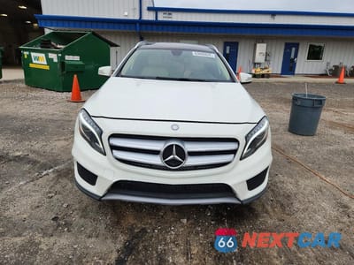 Piąte zdjęcie samochodu w środku: 2015 MERCEDES-BENZ GLA 250 4MATIC VIN:WDCTG4GB8FJ031033 - miniatura