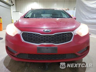 Piąte zdjęcie samochodu w środku: 2016 KIA FORTE LX VIN:KNAFX4A63G5497863 - miniatura