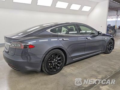 Trzecie zdjęcie samochodu z tyłu: 2016 TESLA MODEL S VIN:5YJSA1E28GF157552 - miniatura