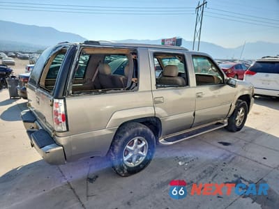 Trzecie zdjęcie samochodu z tyłu: 2000 CADILLAC ESCALADE LUXURY VIN:1GYEK63R3YR180864 - miniatura