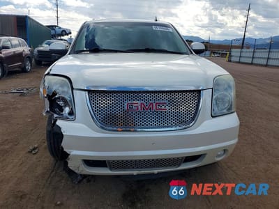 Piąte zdjęcie samochodu w środku: 2011 GMC YUKON DENALI VIN:1GKS2MEF0BR394528 - miniatura
