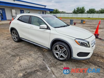 Czwarte zdjęcie samochodu z boku: 2015 MERCEDES-BENZ GLA 250 4MATIC VIN:WDCTG4GB8FJ031033 - miniatura