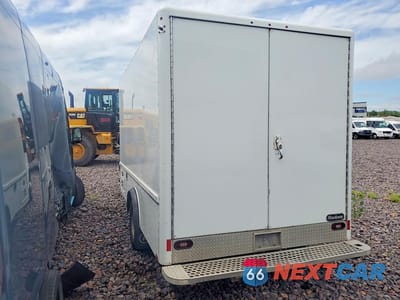 Drugie zdjęcie samochodu z przodu: 2018 GMC SAVANA BOX TRUCK VIN:7GZ67UCG8JN000339 - miniatura