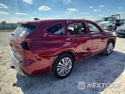 Trzecie zdjęcie samochodu z tyłu: 2023 TOYOTA HIGHLANDER HYBRID PLATINUM VIN:5TDEBRCH9PS127536 - miniatura