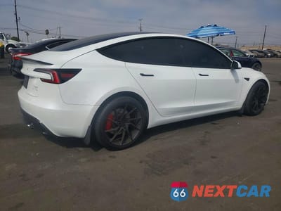 Trzecie zdjęcie samochodu z tyłu: 2026 TESLA MODEL 3 VIN:5YJ3E1ETXTF156382 - miniatura
