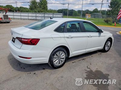 Trzecie zdjęcie samochodu z tyłu: 2020 VOLKSWAGEN JETTA S VIN:3VWCB7BU2LM017297 - miniatura