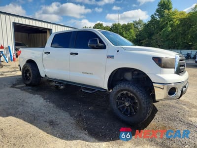 Czwarte zdjęcie samochodu z boku: 2011 TOYOTA TUNDRA CREWMAX SR5 VIN:5TFEY5F18BX115502 - miniatura