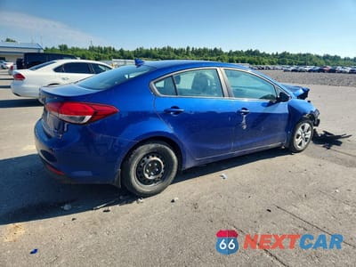 Trzecie zdjęcie samochodu z tyłu: 2017 KIA FORTE LX VIN:3KPFK4A7XHE100391 - miniatura