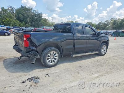 Trzecie zdjęcie samochodu z tyłu: 2020 CHEVROLET SILVERADO K1500 CUSTOM VIN:1GCRYBEH7LZ221251 - miniatura