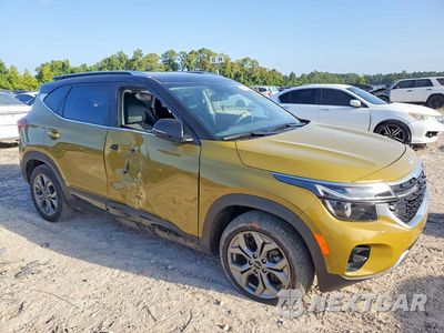 Czwarte zdjęcie samochodu z boku: 2024 KIA SELTOS S VIN:KNDEU2AA4R7595405 - miniatura