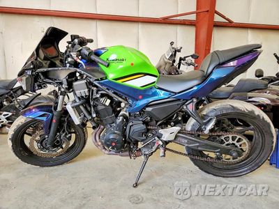 Trzecie zdjęcie samochodu z tyłu: 2025 KAWASAKI EX650 P VIN:ML5EXEP17SDAE8483 - miniatura