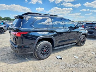 Trzecie zdjęcie samochodu z tyłu: 2025 TOYOTA SEQUOIA TRD PRO VIN:7SVAAABA8SX063313 - miniatura