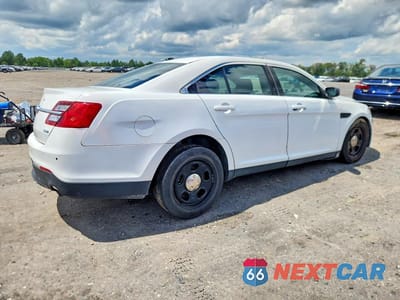 Trzecie zdjęcie samochodu z tyłu: 2019 FORD TAURUS POLICE INTERCEPTOR VIN:1FAHP2MKXKG108809 - miniatura