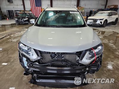 Piąte zdjęcie samochodu w środku: 2018 NISSAN ROGUE SL VIN:JN8AT2MV3JW316945 - miniatura