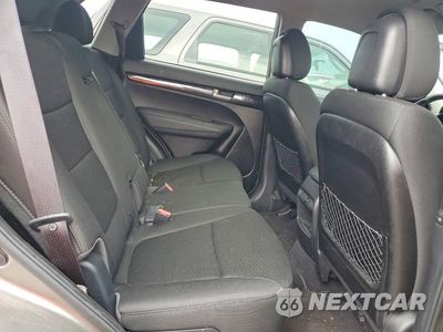 Zdjęcie 11 z 13 samochodu: 2014 KIA SORENTO LX VIN:5XYKTDA74EG530959 - miniatura