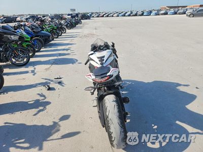 Czwarte zdjęcie samochodu z boku: 2026 HONDA CBR1000 RR VIN:JH2SC7718TK900118 - miniatura