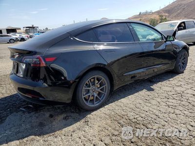 Trzecie zdjęcie samochodu z tyłu: 2021 TESLA MODEL 3 VIN:5YJ3E1EA9MF850738 - miniatura