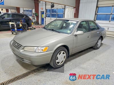 1998 TOYOTA CAMRY LE V6 JT2BF22K2W0140960 - główne zdjęcie licytacji z USA - miniatura