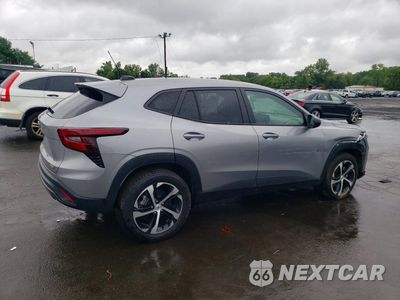 Trzecie zdjęcie samochodu z tyłu: 2024 CHEVROLET TRAX 1RS VIN:KL77LGE27RC147613 - miniatura