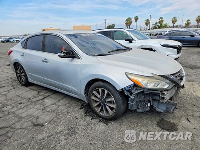 Czwarte zdjęcie samochodu z boku: 2017 NISSAN ALTIMA 2.5 SV VIN:1N4AL3AP3HC199909 - miniatura