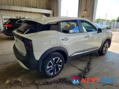 Trzecie zdjęcie samochodu z tyłu: 2025 NISSAN KICKS SV VIN:3N8AP6CB1SL351154 - miniatura