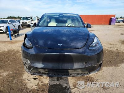 Piąte zdjęcie samochodu w środku: 2025 TESLA MODEL Y VIN:7SAYGDEF8SA375318 - miniatura