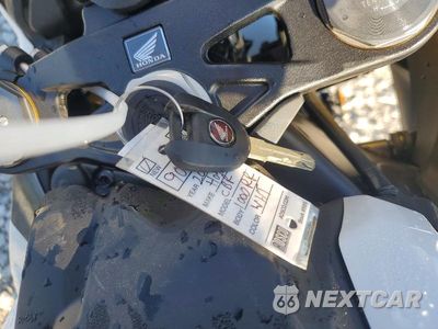 Zdjęcie 8 z 9 samochodu: 2026 HONDA CBR1000 RR VIN:JH2SC7719TK900614 - miniatura