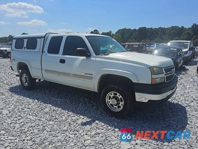Czwarte zdjęcie samochodu z boku: 2006 CHEVROLET SILVERADO K2500 HEAVY DUTY VIN:1GCHK29G66E216083 - miniatura