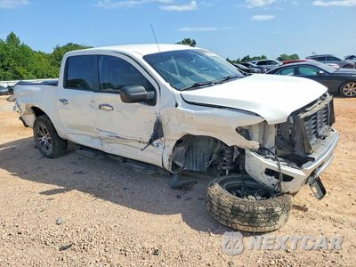 Czwarte zdjęcie samochodu z boku: 2021 NISSAN TITAN SV VIN:1N6AA1EF9MN531000 - miniatura