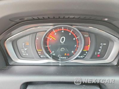 Zdjęcie 9 z 12 samochodu: 2017 VOLVO XC60 T5 INSCRIPTION VIN:YV440MDU4H2091552 - miniatura