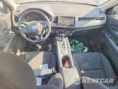 Zdjęcie 8 z 12 samochodu: 2018 HONDA HR-V LX VIN:3CZRU6H3XJG710253 - miniatura