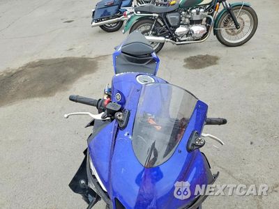 Piąte zdjęcie samochodu w środku: 2024 YAMAHA YZFR3 A VIN:MH3RH18Y7RK013847 - miniatura