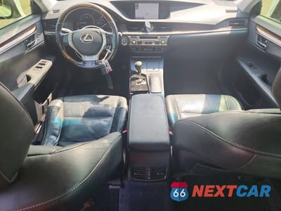 Zdjęcie 8 z 12 samochodu: 2013 LEXUS ES 350 VIN:JTHBK1GG8D2056773 - miniatura