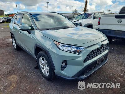 Czwarte zdjęcie samochodu z boku: 2020 TOYOTA RAV4 XLE VIN:JTMW1RFV5LD058648 - miniatura