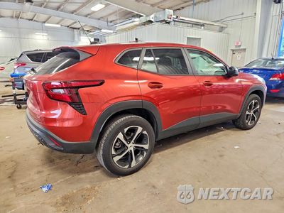 Trzecie zdjęcie samochodu z tyłu: 2024 CHEVROLET TRAX 1RS VIN:KL77LGE2XRC122740 - miniatura