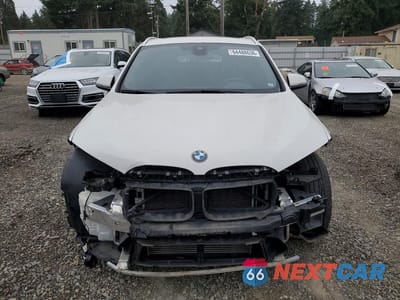 Piąte zdjęcie samochodu w środku: 2020 BMW X1 XDRIVE28I VIN:WBXJG9C03L5P89450 - miniatura