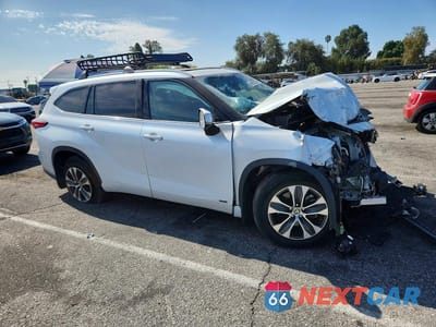 Czwarte zdjęcie samochodu z boku: 2022 TOYOTA HIGHLANDER HYBRID XLE VIN:5TDHBRCH5NS545747 - miniatura