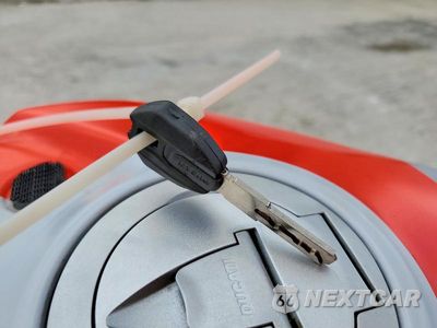 Zdjęcie 8 z 10 samochodu: 2019 DUCATI PANIGALE V4 VIN:ZDMDAGNW9KB011109 - miniatura