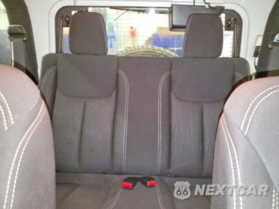Zdjęcie 10 z 13 samochodu: 2017 JEEP WRANGLER SAHARA VIN:1C4AJWBG8HL730392 - miniatura