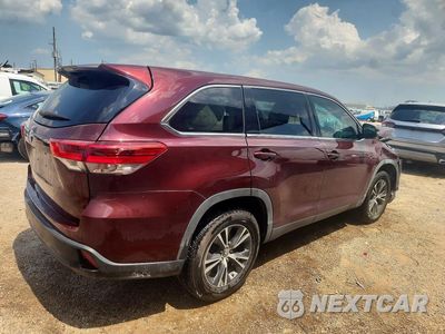 Trzecie zdjęcie samochodu z tyłu: 2019 TOYOTA HIGHLANDER LE VIN:5TDZARFH6KS059530 - miniatura