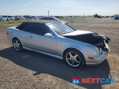Czwarte zdjęcie samochodu z boku: 2003 MERCEDES-BENZ CLK 430 VIN:WDBLK70G63T138012 - miniatura