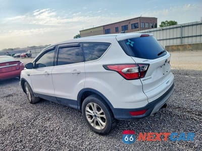 Drugie zdjęcie samochodu z przodu: 2017 FORD ESCAPE SE VIN:1FMCU9GD3HUB52515 - miniatura