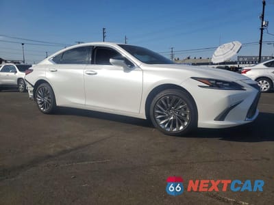 Czwarte zdjęcie samochodu z boku: 2025 LEXUS ES 300H LUXURY VIN:58AEA1C13SU076597 - miniatura