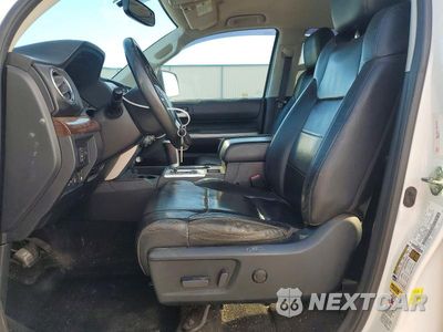 Zdjęcie 7 z 12 samochodu: 2017 TOYOTA TUNDRA CREWMAX LIMITED VIN:5TFHW5F18HX634478 - miniatura