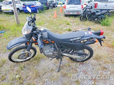 Trzecie zdjęcie samochodu z tyłu: 2025 SUZUKI DR650 SE VIN:JS1SP46D5S7101626 - miniatura