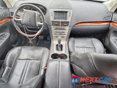 Zdjęcie 8 z 13 samochodu: 2012 LINCOLN MKT VIN:2LMHJ5AT9CBL54379 - miniatura