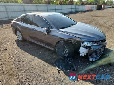 Czwarte zdjęcie samochodu z boku: 2019 TOYOTA CAMRY XLE VIN:4T1B11HK6KU296764 - miniatura